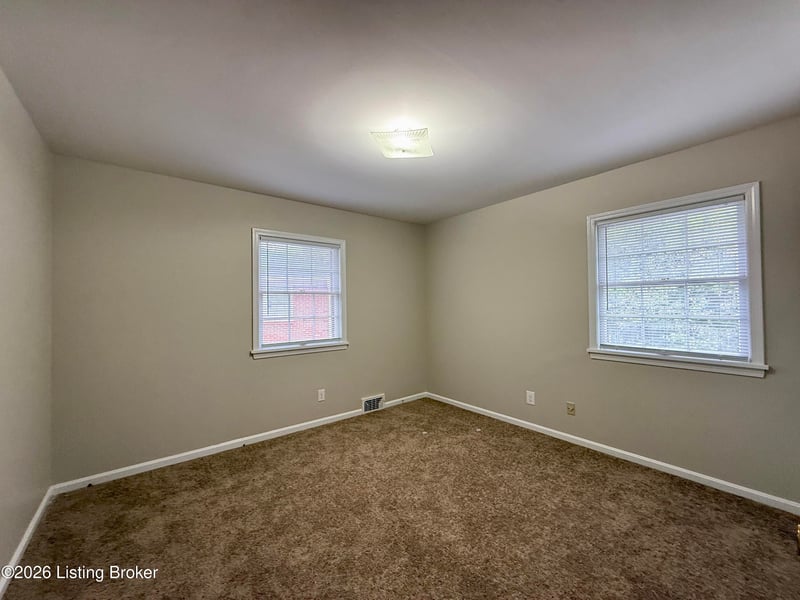 2210 Steier Ln, Louisville, KY 40218