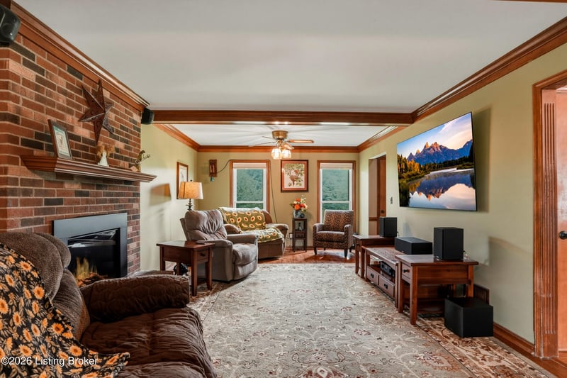 2211 Outer Circle Dr, Crestwood, KY 40014