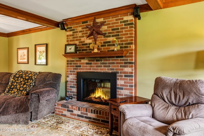 2211 Outer Circle Dr, Crestwood, KY 40014