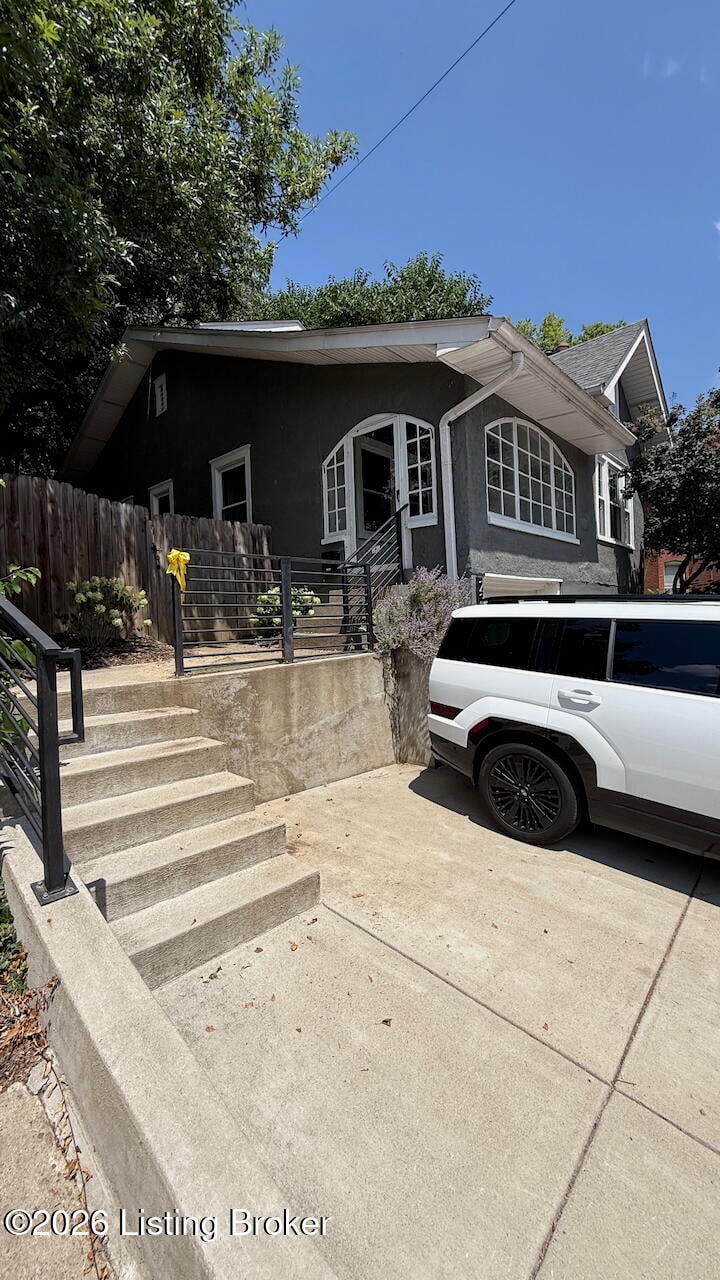 2213 Grinstead Dr, Louisville, KY 40204