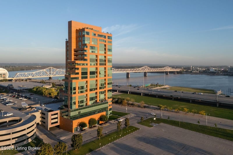 222 E Witherspoon St #1801, Louisville, KY 40202