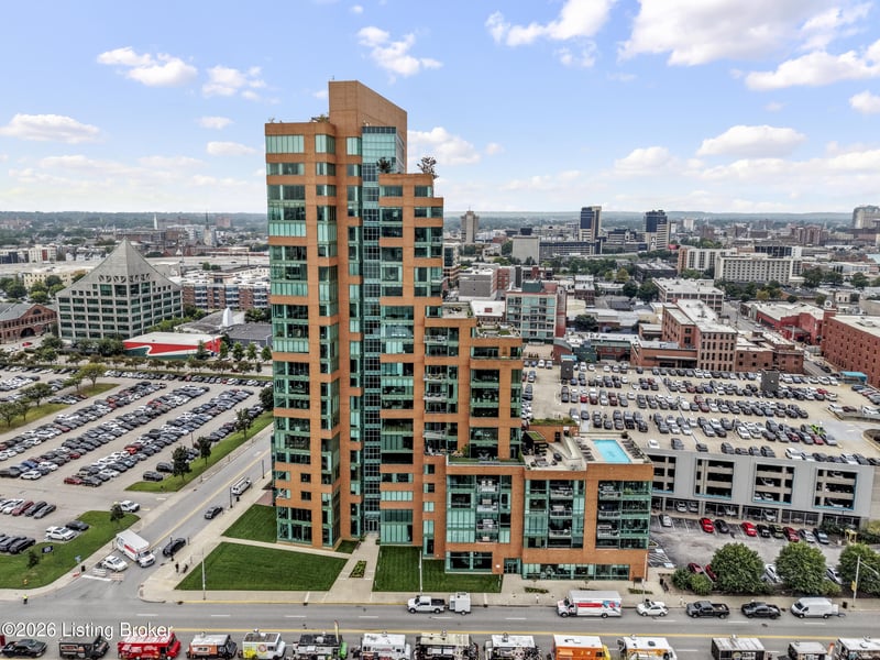 222 E Witherspoon St #902, Louisville, KY 40202