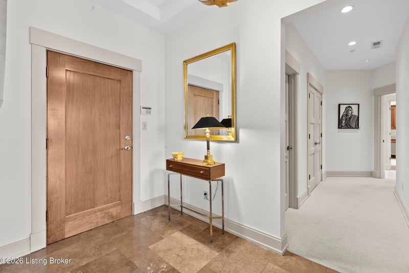 222 E Witherspoon St #902, Louisville, KY 40202
