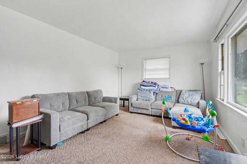 2238 Amboy Dr, Louisville, KY 40216