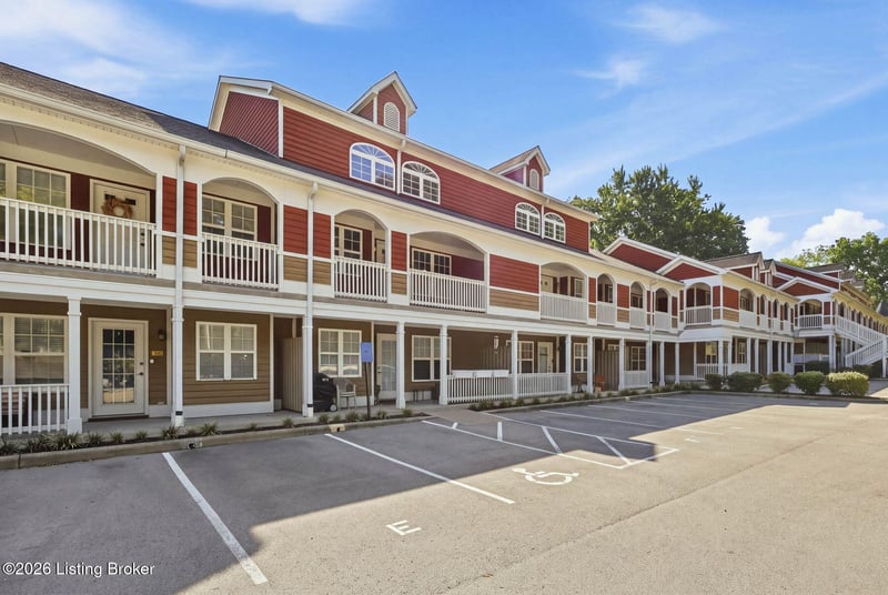 225 Crescent Hill Pl #Apt 211, Louisville, KY 40206
