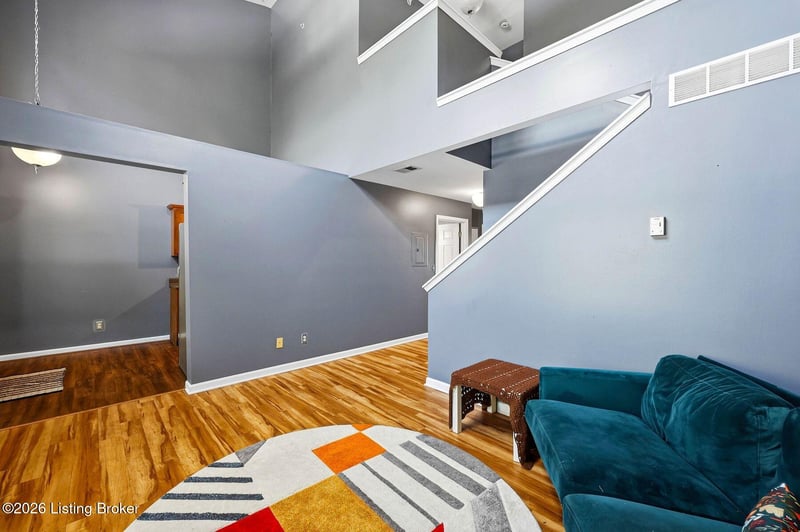 225 Crescent Hill Pl #Apt 211, Louisville, KY 40206