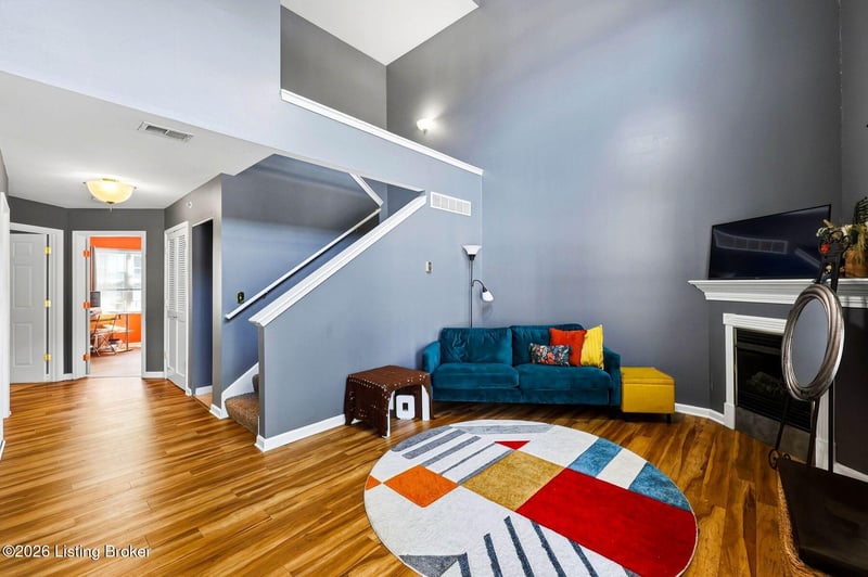 225 Crescent Hill Pl #Apt 211, Louisville, KY 40206