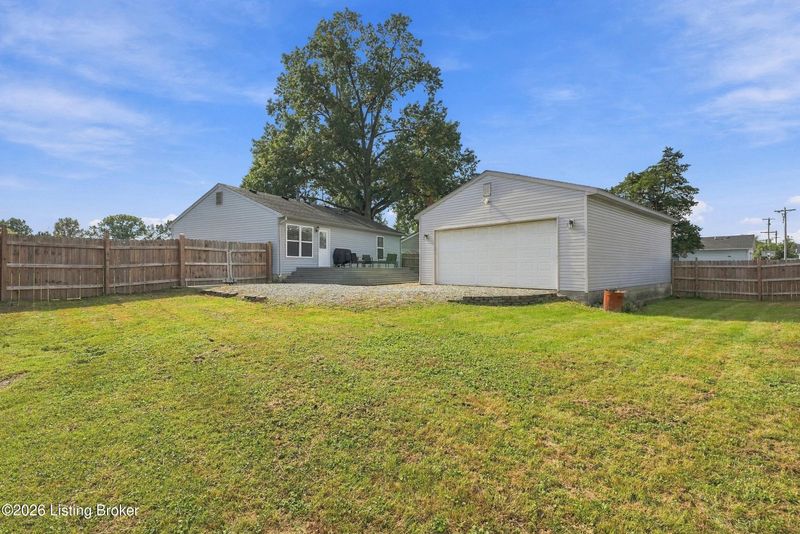 226 S Shore Dr, Shepherdsville, KY 40165