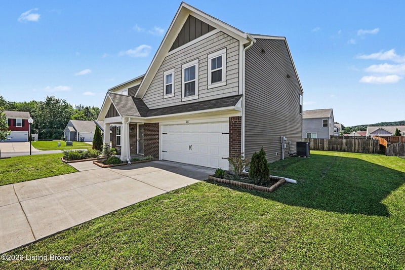 227 Boulders West Dr, Shepherdsville, KY 40165