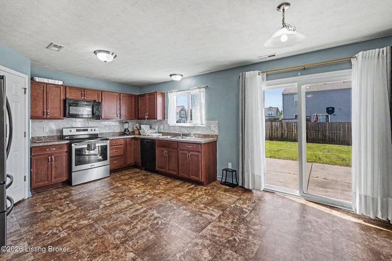227 Boulders West Dr, Shepherdsville, KY 40165