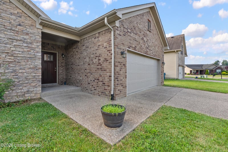 228 Mandarin Ct, Shepherdsville, KY 40165