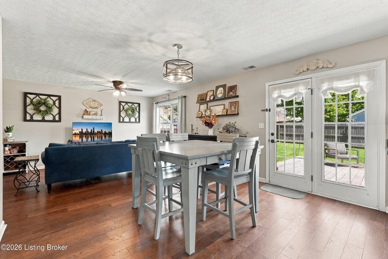230 Clover Cove Dr, Shepherdsville, KY 40165