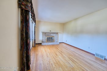 2300 Quinn Dr, Louisville, KY 40216