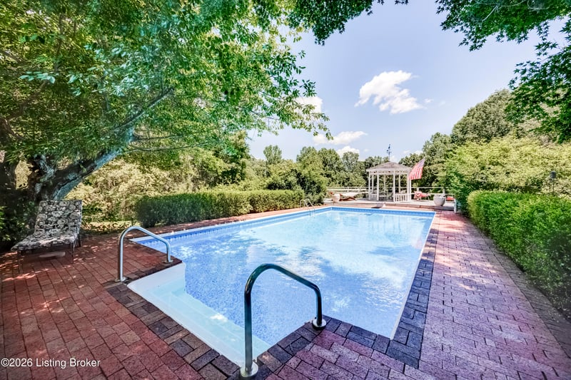 2301 Cedar Point Rd, La Grange, KY 40031