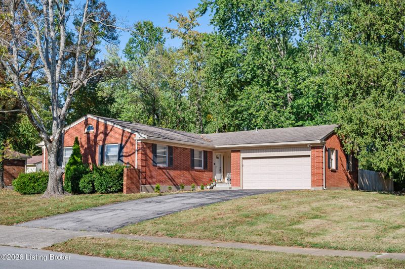 2301 Langdon Dr, Louisville, KY 40242