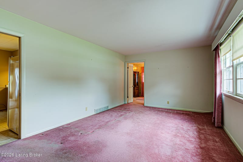 2302 Bradford Dr, Louisville, KY 40218