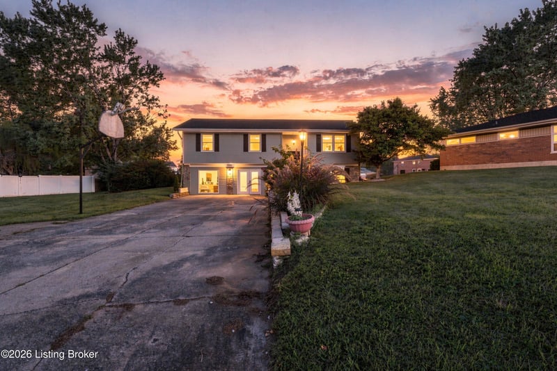 2304 Stephan Ln, Louisville, KY 40214