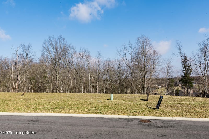 2307 White Oak Way, Louisville, KY 40023