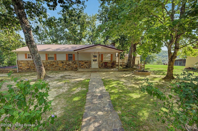 231 Walnut Dr, Mammoth Cave, KY 42259