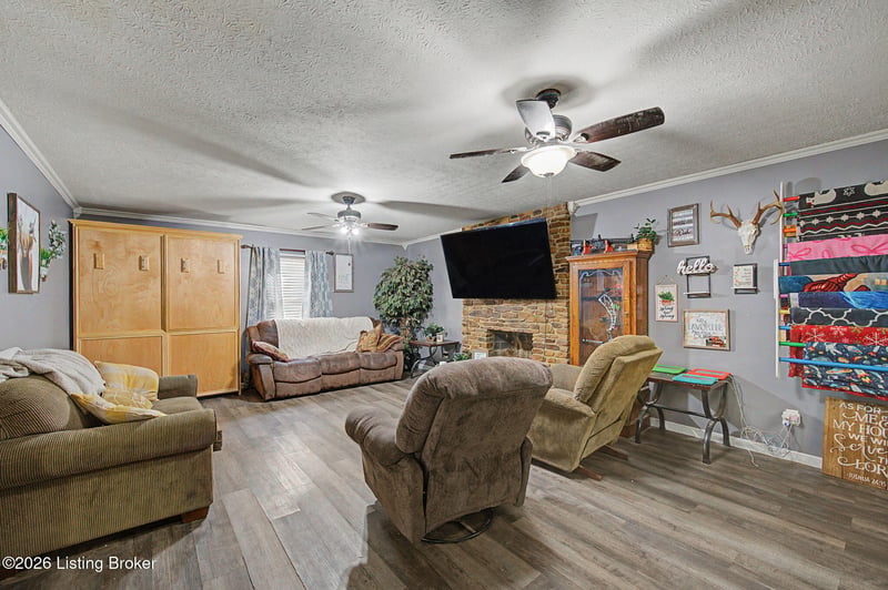 231 Walnut Dr, Mammoth Cave, KY 42259