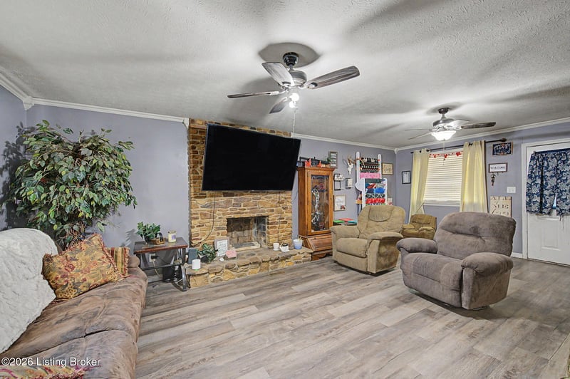 231 Walnut Dr, Mammoth Cave, KY 42259