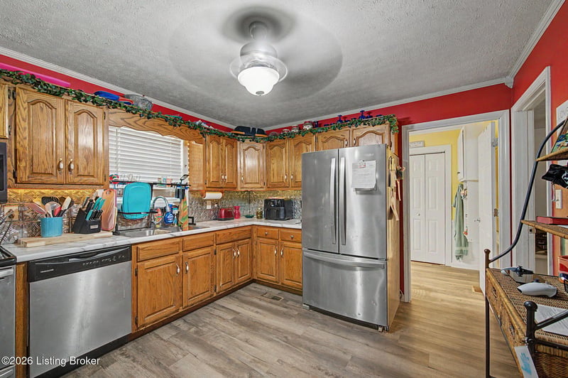 231 Walnut Dr, Mammoth Cave, KY 42259