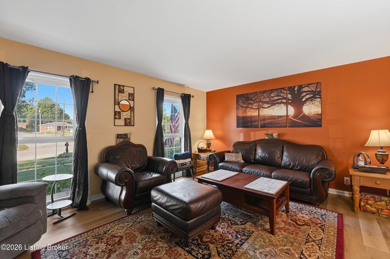 2313 Steeplechase Dr, Louisville, KY 40299