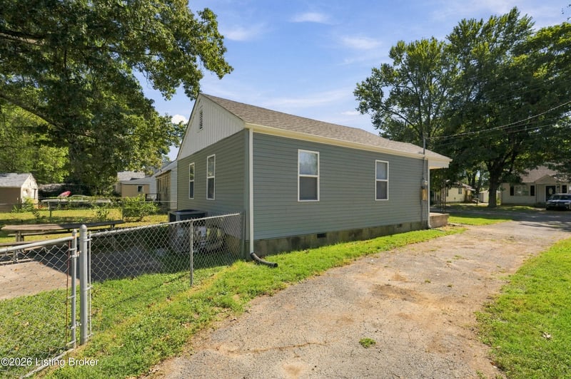 2315 Briargate Ave, Louisville, KY 40216