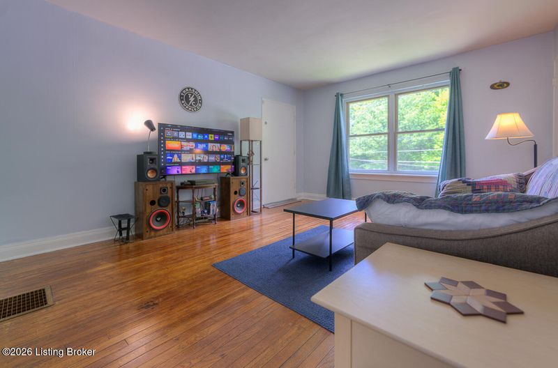 2316 Grinstead Dr #4, Louisville, KY 40204