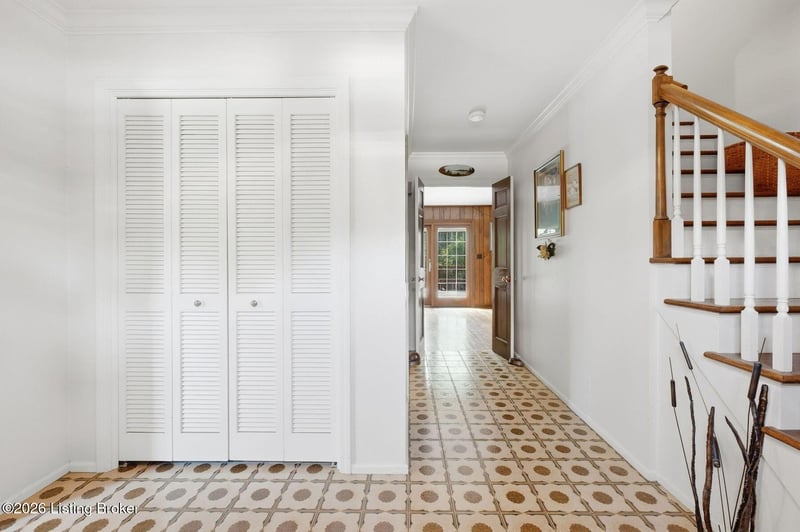 2324 Thornhill Rd, Louisville, KY 40222