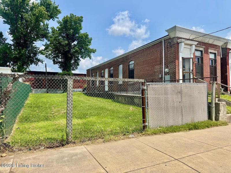 2325 W Market St, Louisville, KY 40212