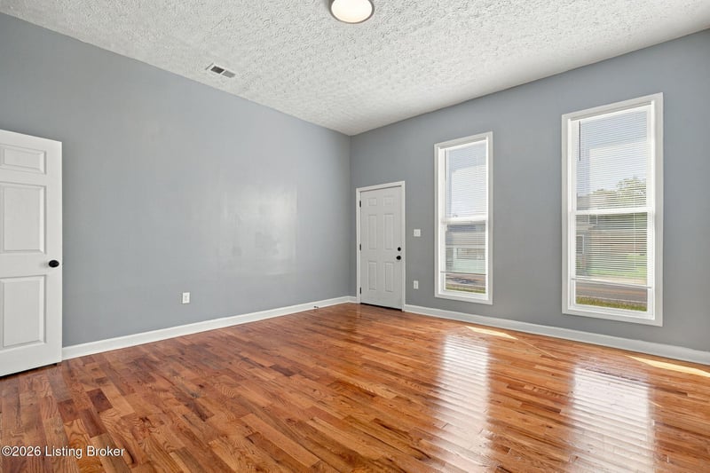 2331 W Market St, Louisville, KY 40212