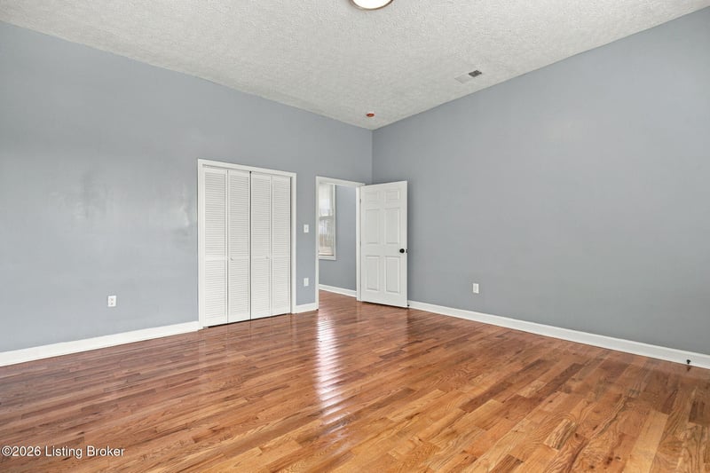 2331 W Market St, Louisville, KY 40212