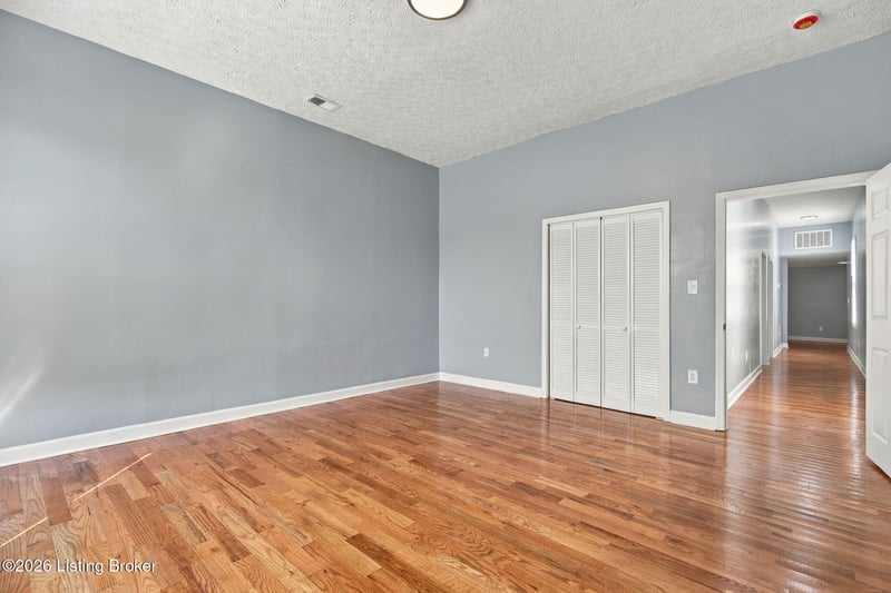 2331 W Market St, Louisville, KY 40212