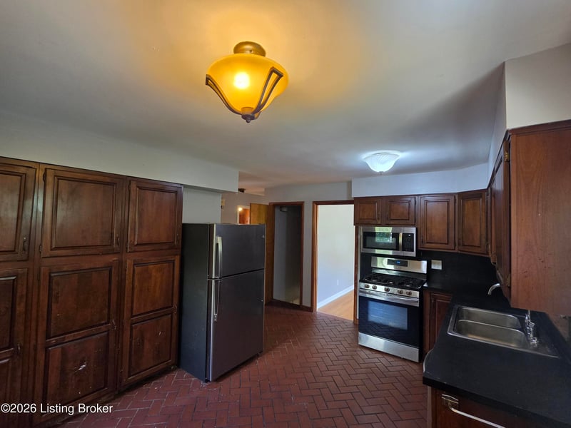 2353 Valley Vista Rd, Louisville, KY 40205