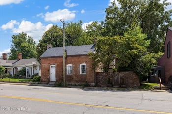236 Lexington St, Versailles, KY 40383