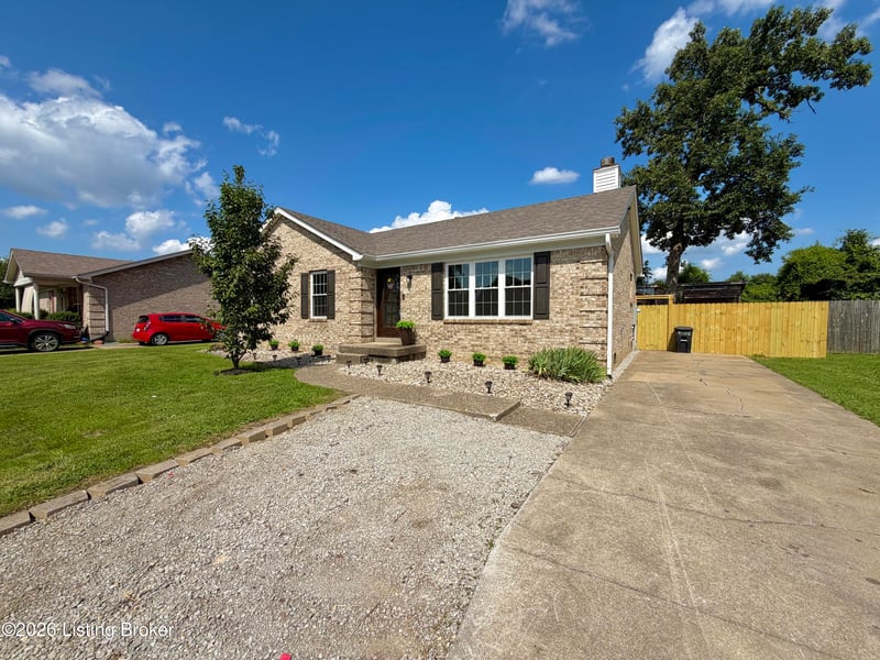 238 Tara Cir, Shepherdsville, KY 40165