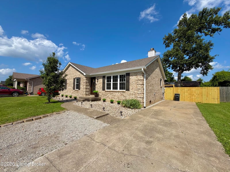 238 Tara Cir, Shepherdsville, KY 40165