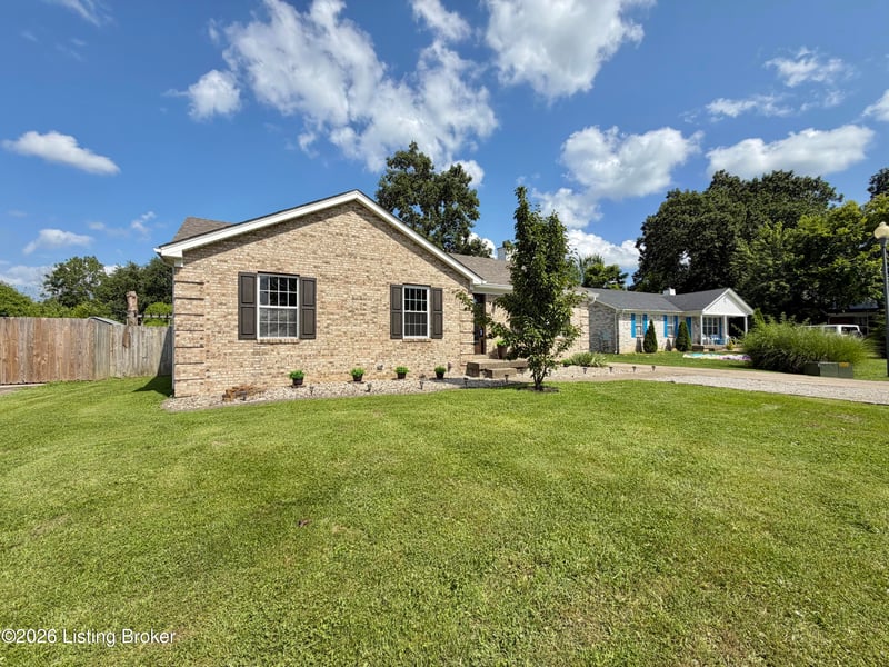 238 Tara Cir, Shepherdsville, KY 40165