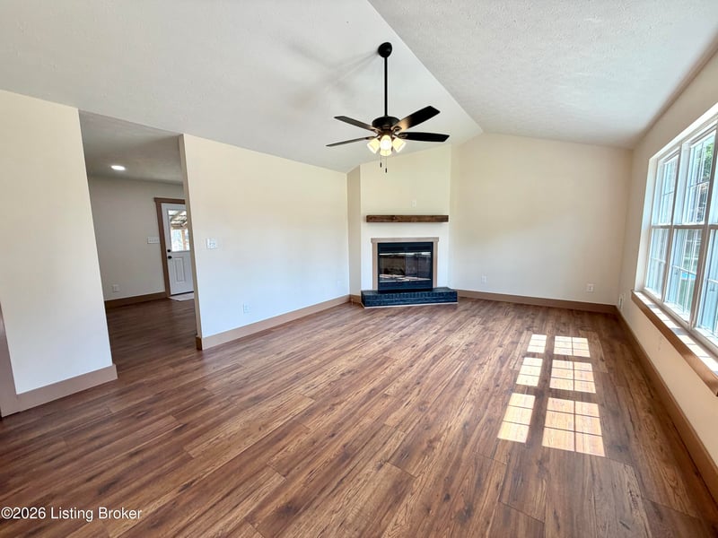 238 Tara Cir, Shepherdsville, KY 40165