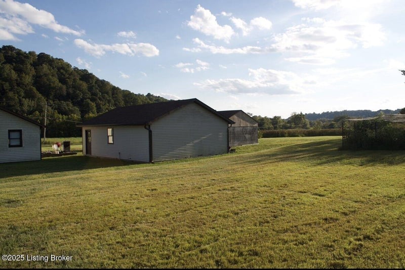 2381 Knob Creek Rd, Shepherdsville, KY 40165