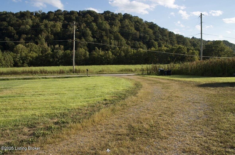 2381 Knob Creek Rd, Shepherdsville, KY 40165