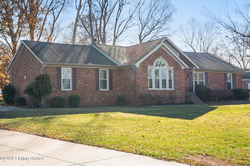 239 Shady Pond Ln, Shepherdsville, KY 40165