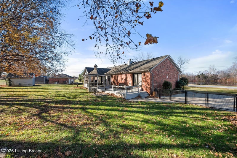 239 Shady Pond Ln, Shepherdsville, KY 40165