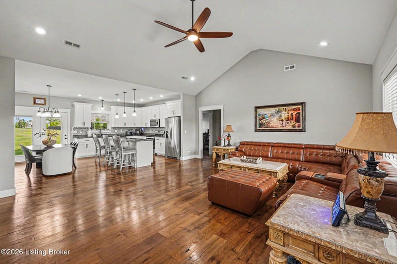 240 Brennan Ct, Shepherdsville, KY 40165