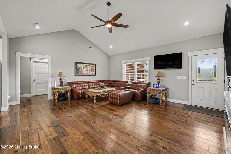 240 Brennan Ct, Shepherdsville, KY 40165
