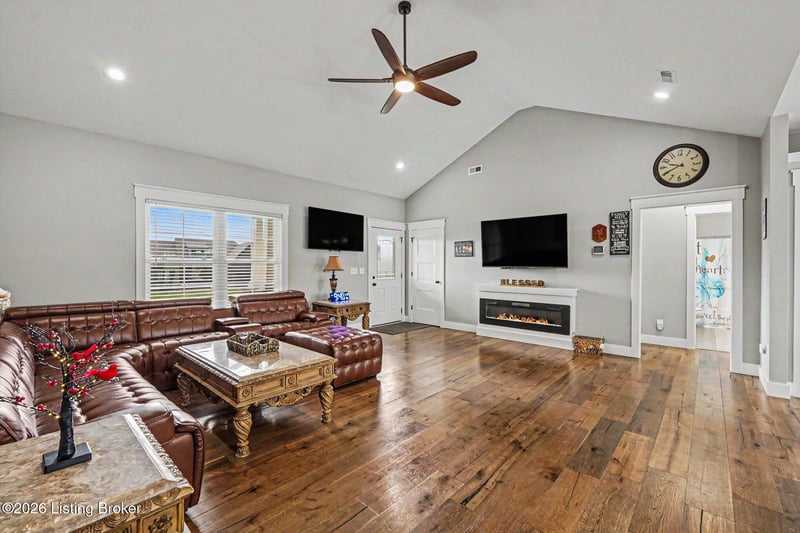 240 Brennan Ct, Shepherdsville, KY 40165