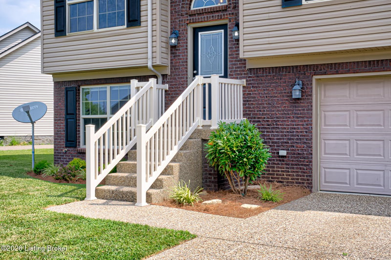 240 Crooked Oak Ct, Shepherdsville, KY 40165