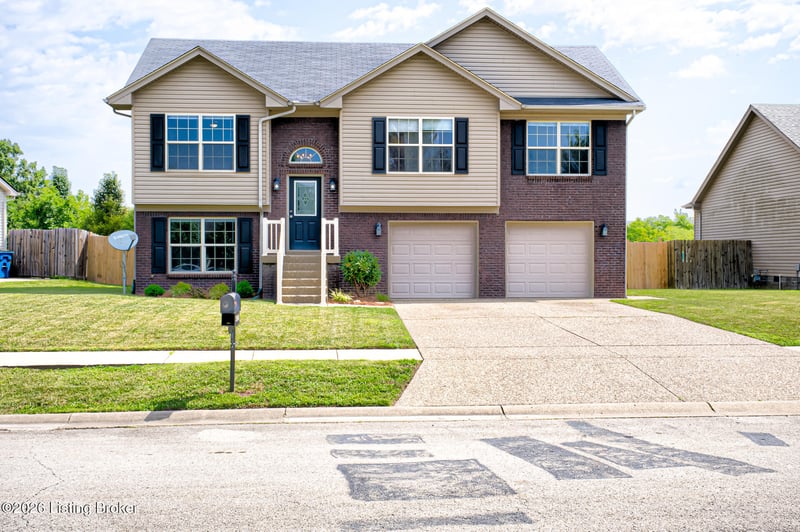 240 Crooked Oak Ct, Shepherdsville, KY 40165
