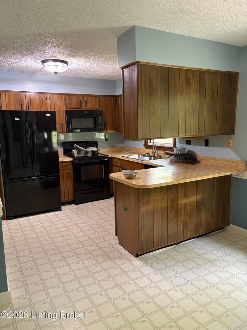 240 Waddell Ln, Shepherdsville, KY 40165